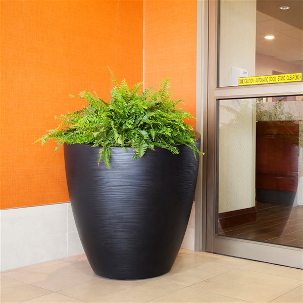Mayne Modesto 30-in x 34-in Black Plastic Planter