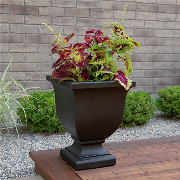 Mayne Augusta 15.5-in x 20-in Black Plastic Self Watering Planter