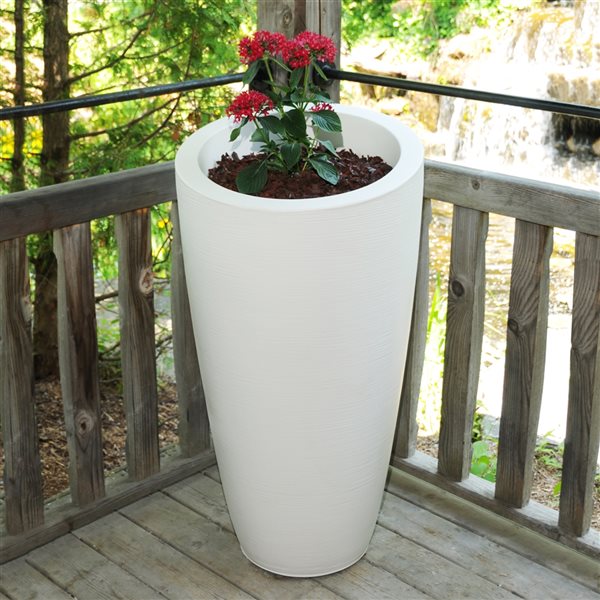 Mayne Modesto 22-in x 42-in White Plastic Planter