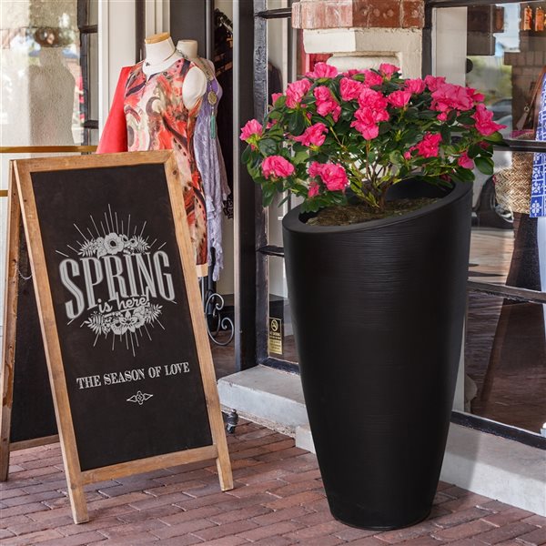 Mayne Modesto 22-in x 42-in Black Plastic Planter