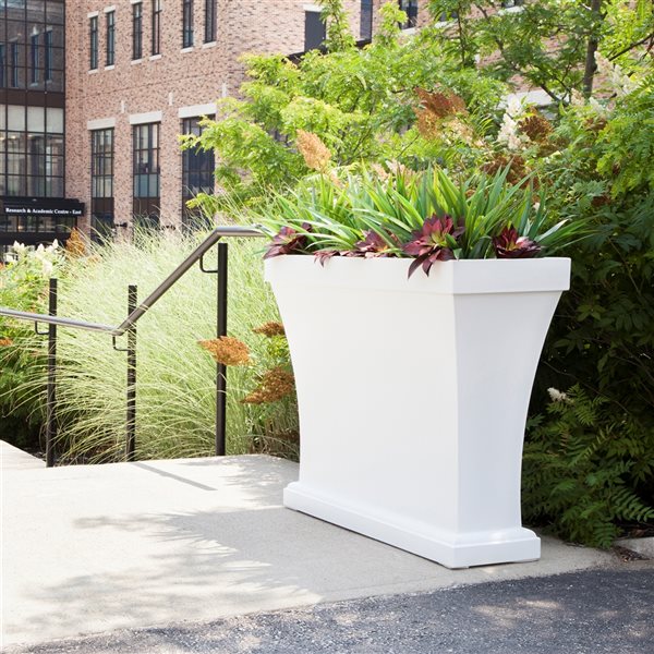 Mayne Bordeaux 15-in x 32-in White Plastic Planter