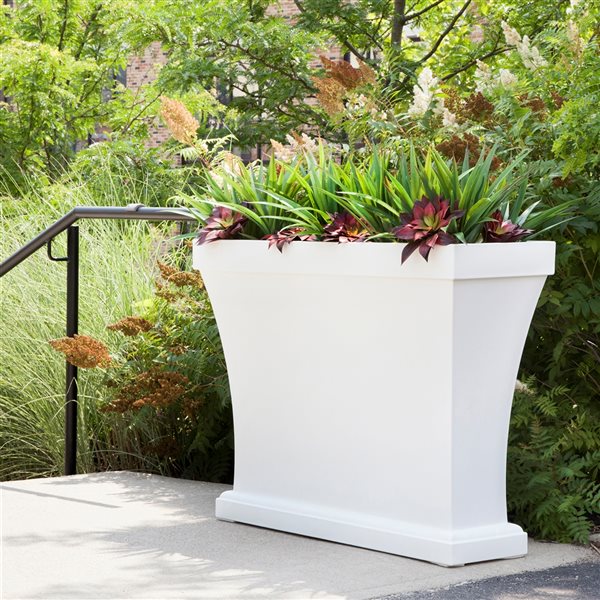 Mayne Bordeaux 15-in x 32-in White Plastic Planter