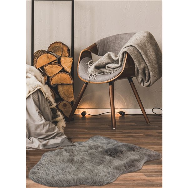 A&E Bath & Shower 2-ft x 3-ft Grey Faux Sheepskin Plush Irregular Indoor Solid Rug
