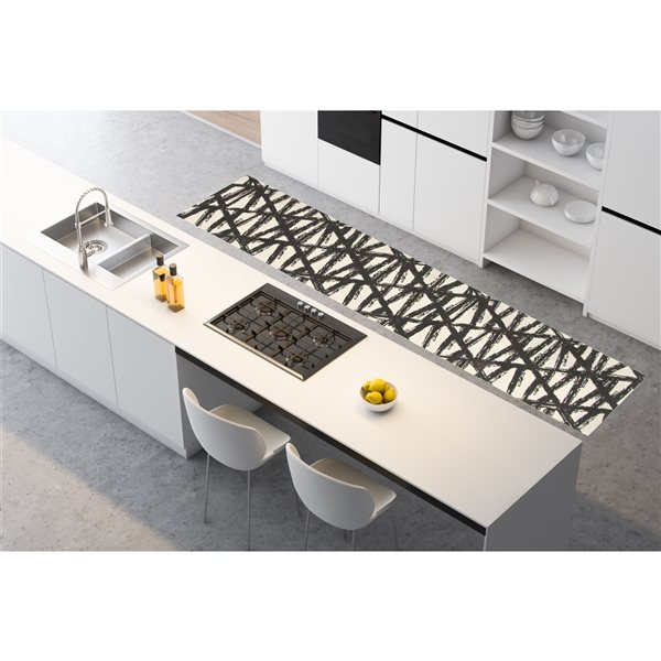A&E Bath and Shower Leland 2-ft x 8-ft Black/Ivory Rectangular Indoor Geometric Rug