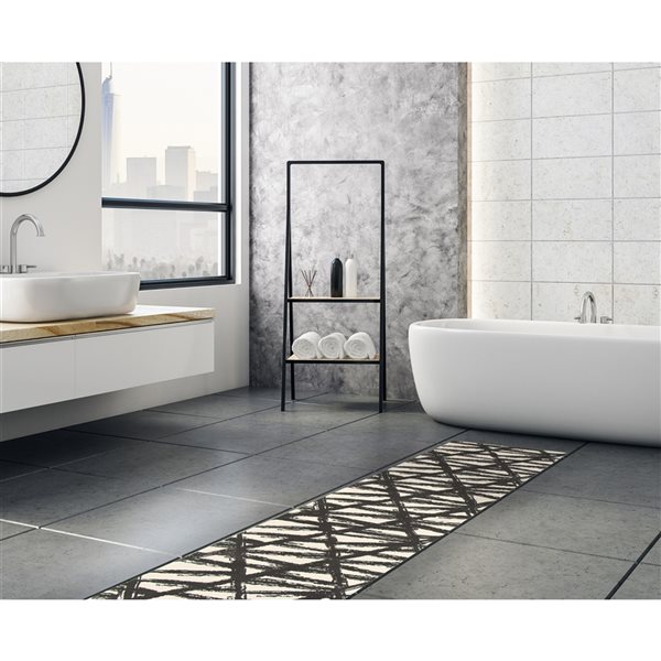 A&E Bath and Shower Leland 2-ft x 8-ft Black/Ivory Rectangular Indoor Geometric Rug