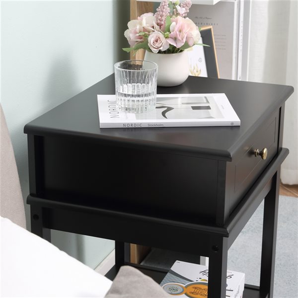 Table de chevet noire de 23 1/2 po x 15 3/4 po HomCom en panneaux MDF avec tiroir et étagère