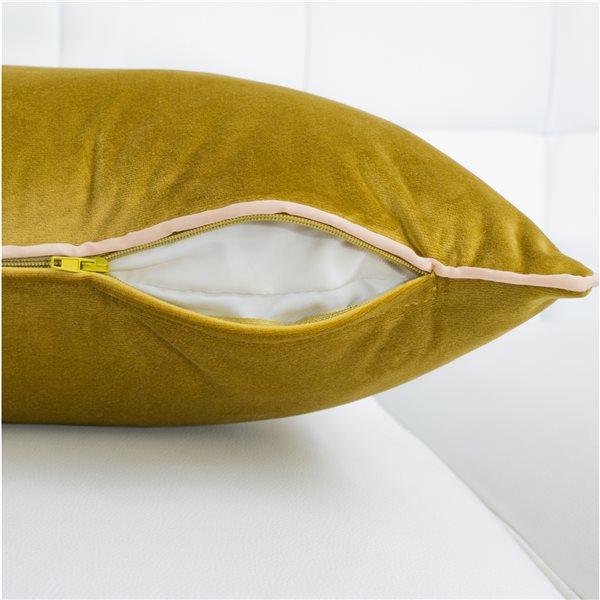 Coussin décoratif rectangulaire ocre de 12 po x 20 po Rana par Gouchee Home