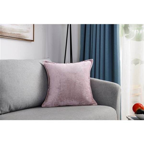 Gouchee Home Mejest 18-in x 18-in Square Lilac Throw Pillow