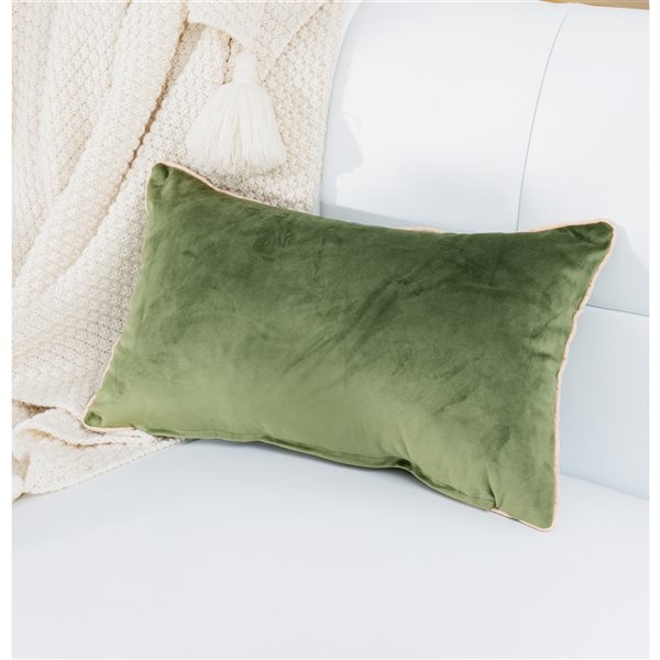 Coussin décoratif rectangulaire vert de 12 po x 20 po Rana par Gouchee Home