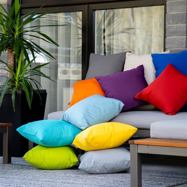 Gouchee Home Soleil 18-in x 18-in Square Oceania Throw Pillow