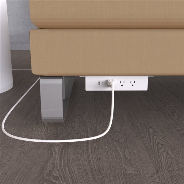 Richelieu 120 V Hanging Power Bar and USB Charging Station - White