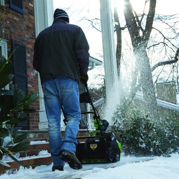 Greenworks 40-Volt 20-in Single-Stage Cordless Electric Snow Blower ( Battery Included )