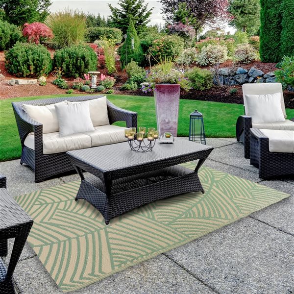 Northlight 4-ft x 6-ft Green and Beige Rectangular Indoor/Outdoor Leaf Pattern Area Rug