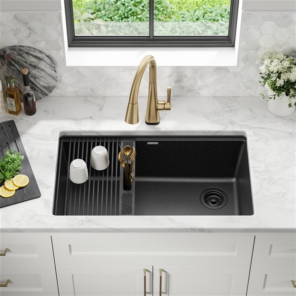 Delta Everest 33-in Granite Undermount Kitchen Sink in Metallic Black