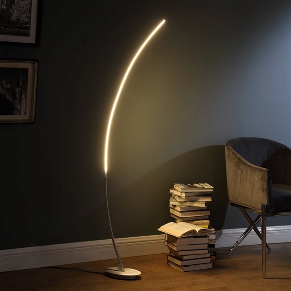 Lampe à pied à DEL en arc Bradie par ORE International nickel brossé de 62,25 po