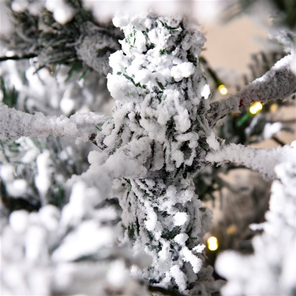 Sapin de Noël artificiel floqué vert mince sur pied par HomCom de 6 pi avec 250 lumières à DEL blanc chaud