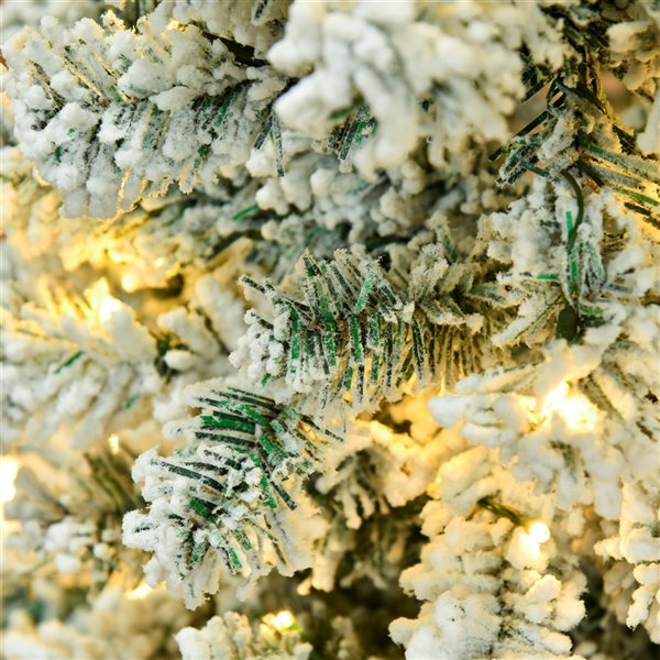 Sapin de Noël artificiel floqué vert mince sur pied par HomCom de 6 pi avec 250 lumières à DEL blanc chaud