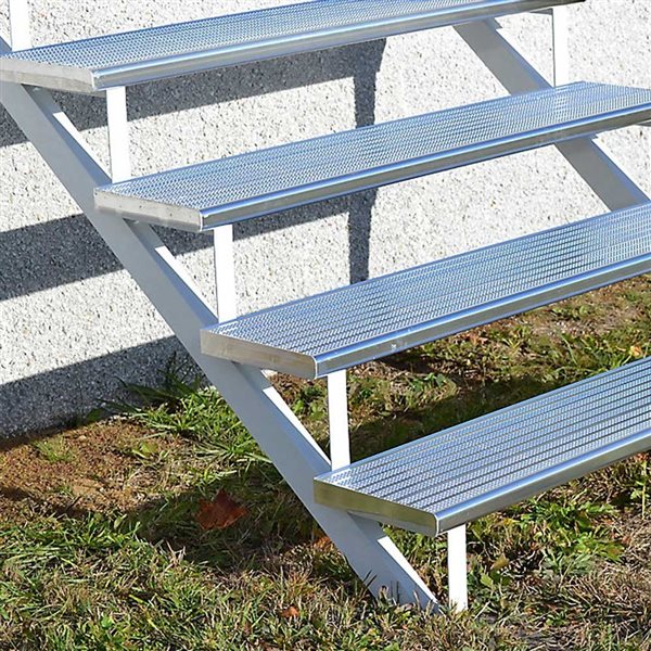 Pylex 4-Step White Aluminum Stair Stringer - 1 riser only