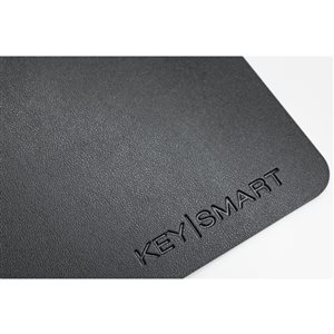 Tapis de recharge sans fil en cuir noir TaskPad par KeySmart avec connecteur Type-C