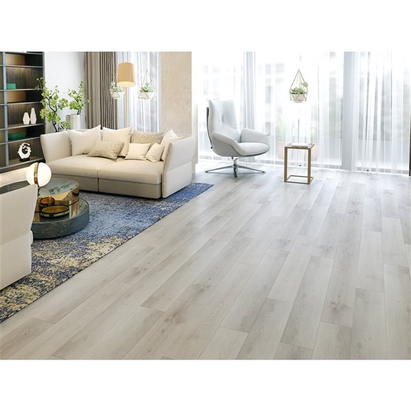 Échantillon de revêtement de plancher en vinyle par Home Inspired Floors, gris côte brumeuse