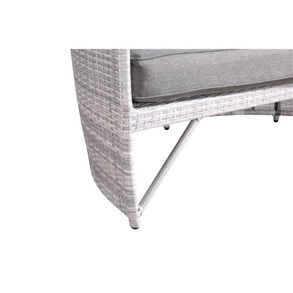 Velago Sogno Deluxe Light Grey Wicker Outdoor Daybed with Grey Polyester Cushions Included