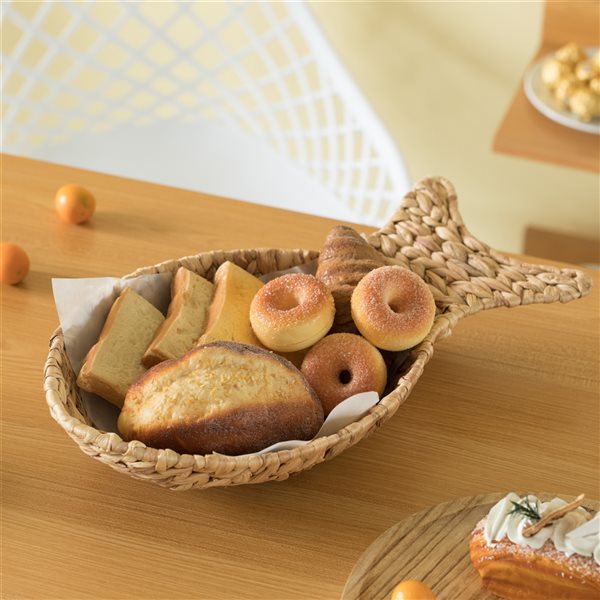 Vintiquewise 10-in x 18-in Brown Woven Water Hyacinth Fish Shaped Serving  Tray QI003917