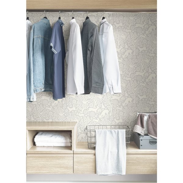 Papier peint autocollant gris d'inspiration scandinave par NuWallpaper de 30,75 pi²