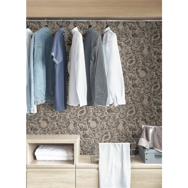 Papier peint autocollant gris boisé par NuWallpaper de 30,75 pi²