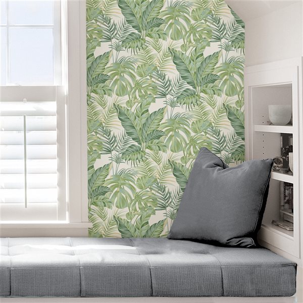 Papier peint autocollant botanique vibrante avec un style tropical par NuWallpaper de 30,75 pi²