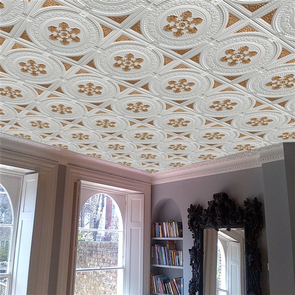 Tuile de plafond Dundee Deco Falkirk Perth damassée contemporaine blanc nacré et or de 24 po x 24 po à installation en sur…