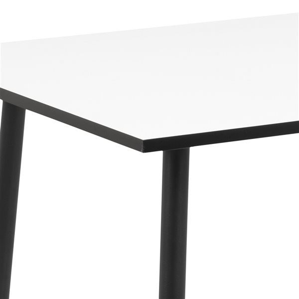 Table de salle à manger rectangulaire Wilma par Actona en mélamine blanche et métal noir mat