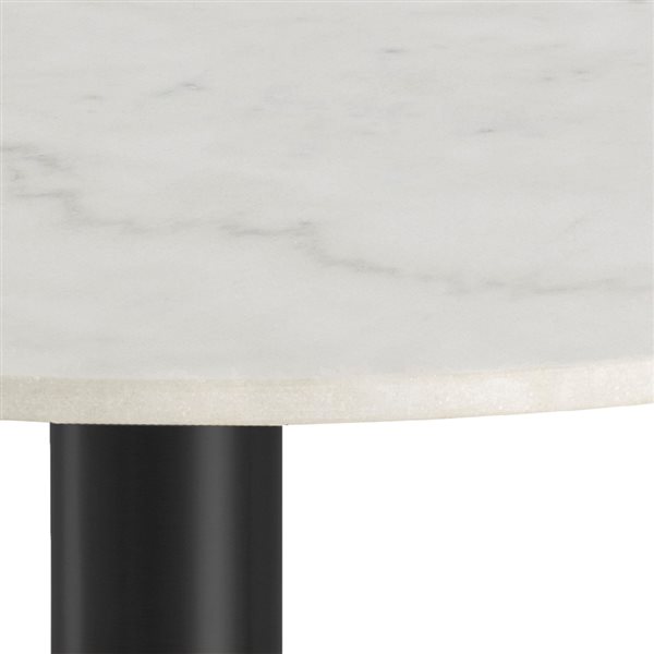 Table de salle à manger ronde Corby par Actona en marbre blanc et base en métal noir mat