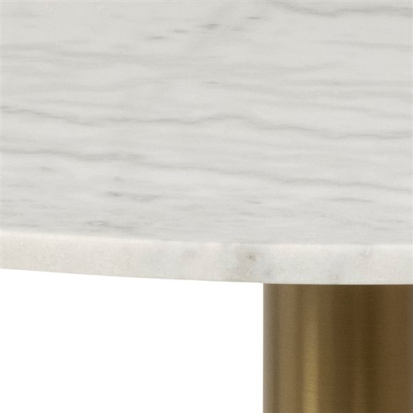 Table de salle à manger ronde Corby par Actona en marbre blanc et base en métal laiton brossé