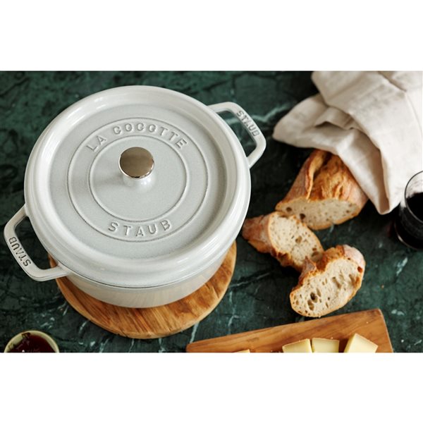 Faitout La Cocotte par Staub en fonte truffle grise de 6,75 L