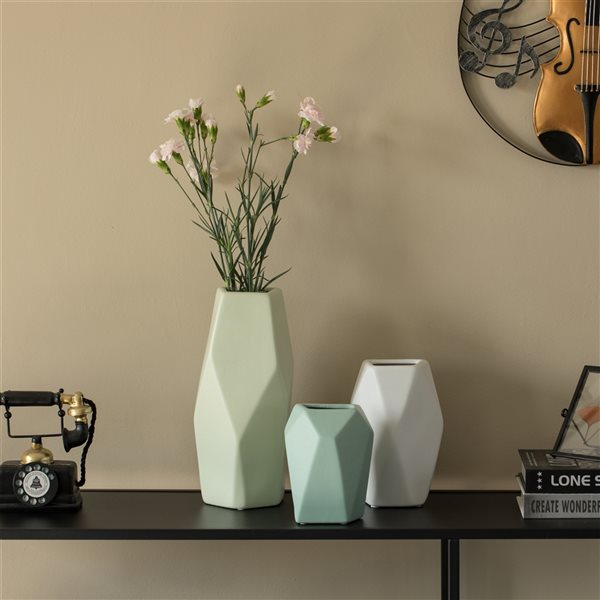 Fabulous Decorative Vases, Ceramic Artworks Testing Material
