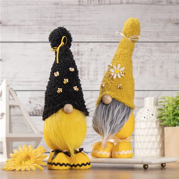 Northlight Yellow Sherpa Bumblebee and Daisy Springtime Gnome