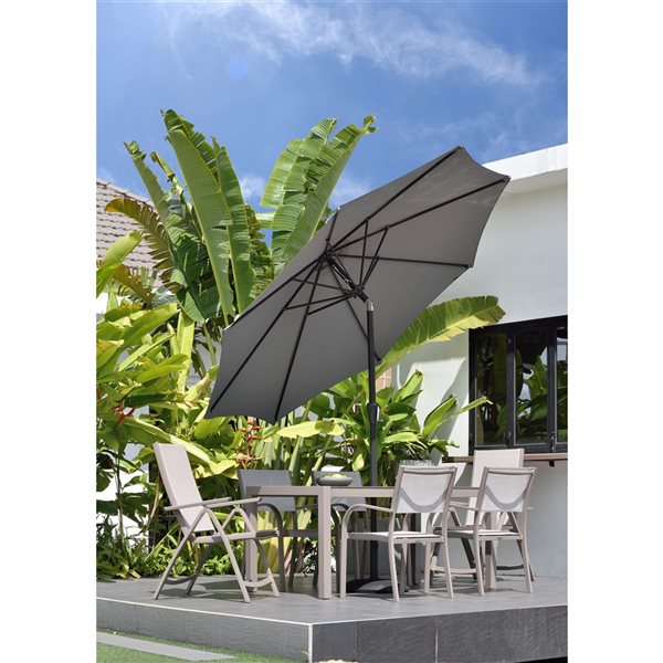 Parasol de patio suspendu LifestyleGarden gris uni de 7,7 pi à bouton-poussoir avec base incluse