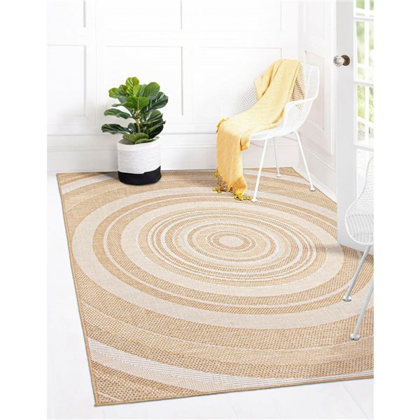 Tapis d'intérieur/extérieur Veranda Modern rectangulaire 7 pi x 10 pi au motifs géométriques doré par Ecarpet