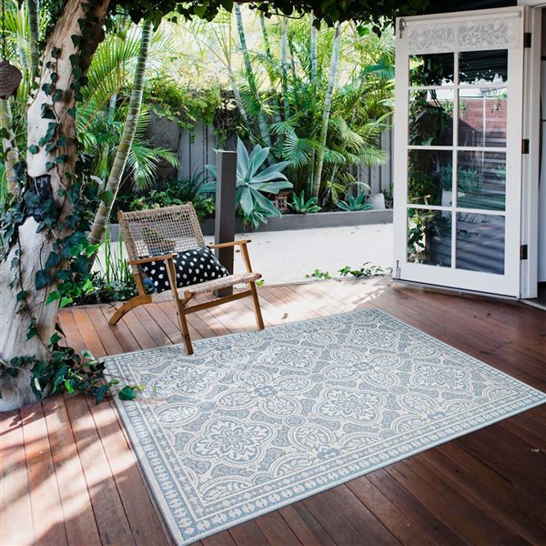 Ecarpet Veranda Traditional 7-ft x 10-ft Light Blue Rectangular Indoor/outdoor Border Area Rug