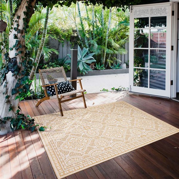 Tapis d'intérieur/extérieur Veranda Traditional rectangulaire 7 pi x 10 pi doré par Ecarpet