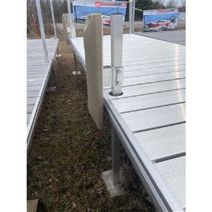 Butoir vertical réglable pour extérieur de pieu de quai carré Dockmaster en grès
