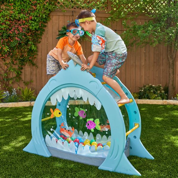 Structure d'escalade d'extérieur pour enfants en forme de requin par KidKraft