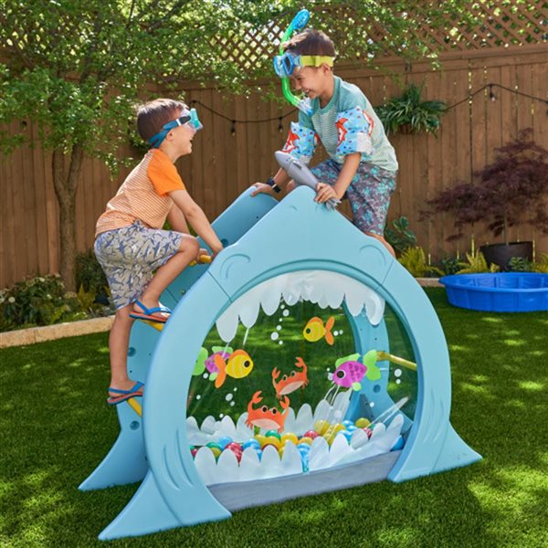 Structure d'escalade d'extérieur pour enfants en forme de requin par KidKraft