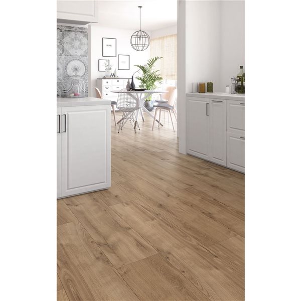 Plancher flottant Cubana 7,56 x 47,24 po x 8 mm en chêne grège Mono Serra, 18,60 pi²/boîte