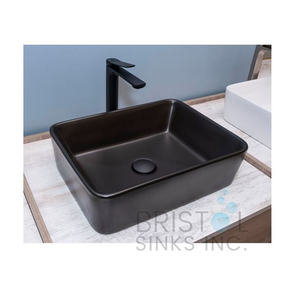 Lavabo vasque rectangulaire en porcelaine noire de 18,75 po x 14,5 po par Bristol Sinks