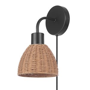 Applique murale Briar enfichable ou fixe avec abat-jour en rotin par Globe Electric, noir mat