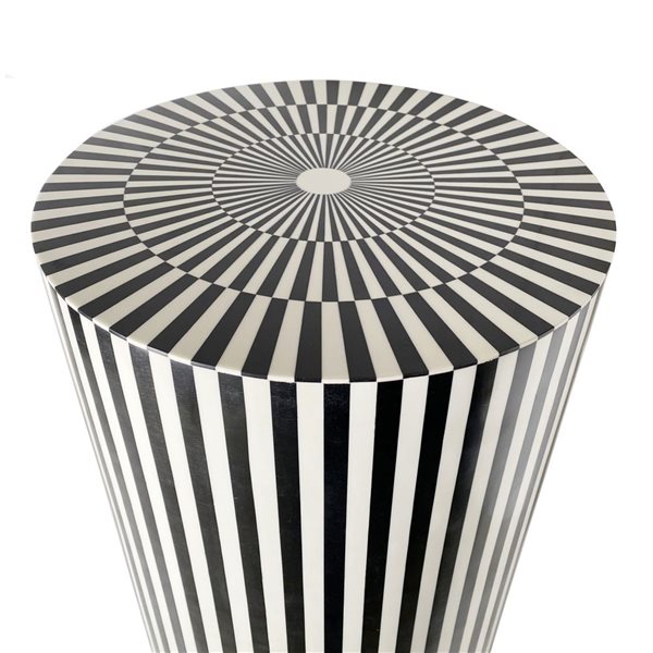 HomeRoots 20-in Mod Black and Ivory Resin Round End Table