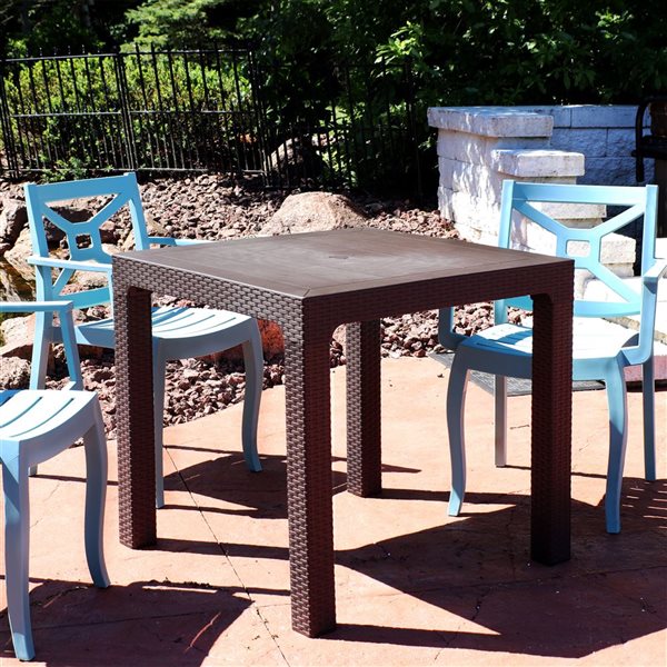 Sunnydaze Decor 31.5in Brown Plastic Rattan Outdoor Patio Dining Table