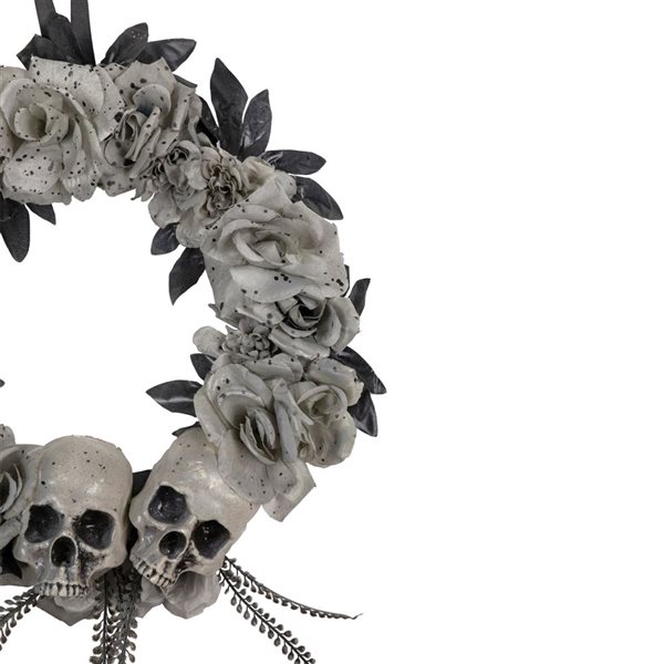 Northlight 16-in diameter Indoor Double Skull and Grey Roses Halloween Wreath