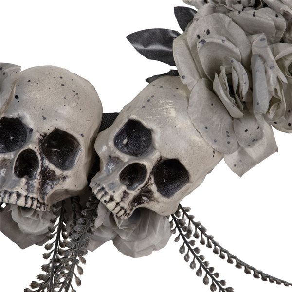 Northlight 16-in diameter Indoor Double Skull and Grey Roses Halloween Wreath